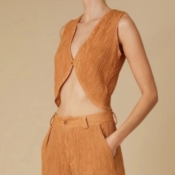 Savannah Morrow Zuma Top in Scarlette - Picture 3 of 7